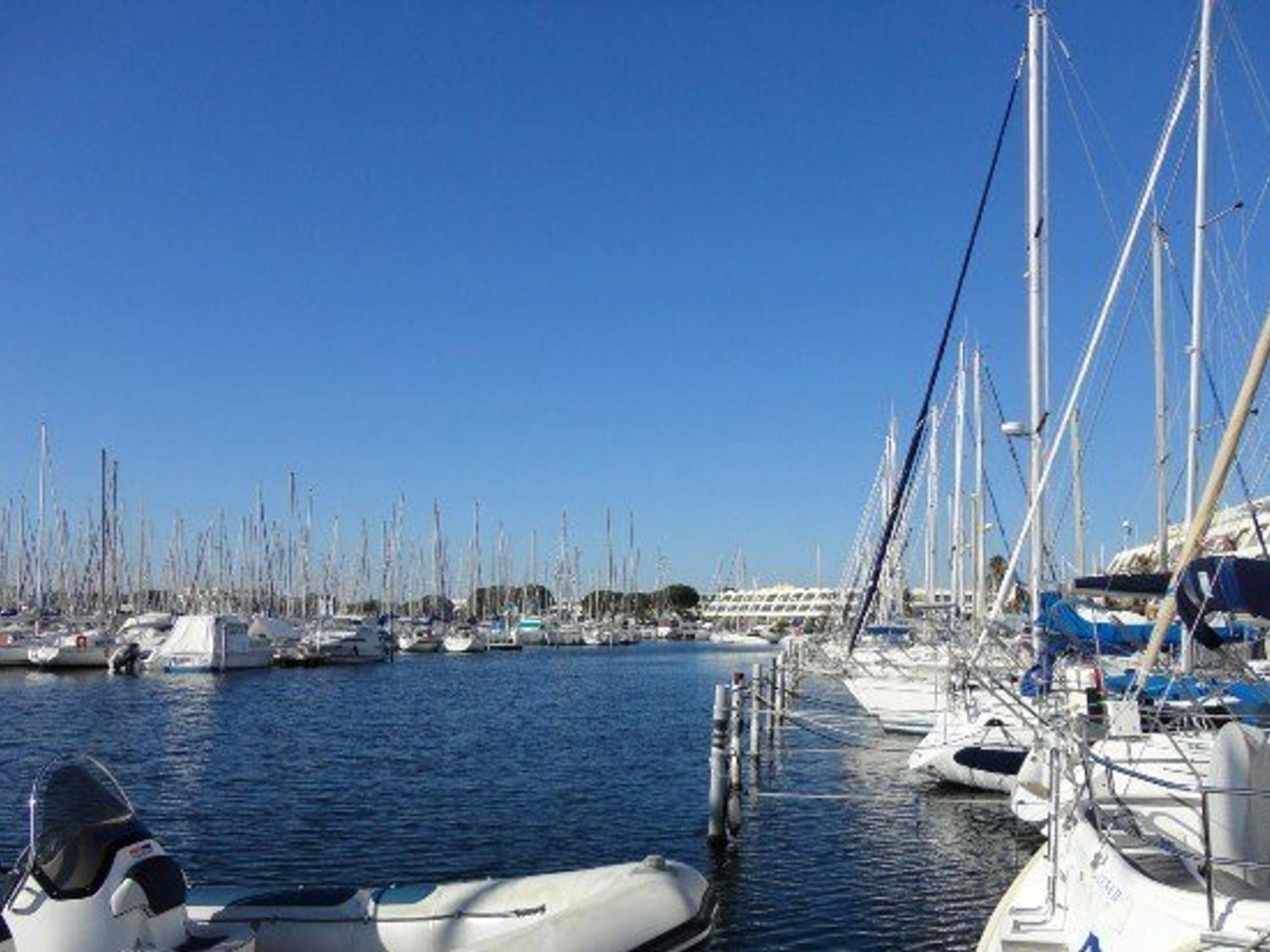 Maison P2 Mezzanine, Terrasse, Proche Plage Et Commerces, Parking Securise Au Grau-Du-Roi - Fr-1-307-142 勒格罗-迪鲁瓦 外观 照片